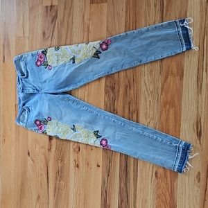 GLORIA VANDERBILT EMBROIDERED JUNIOR'S SKINNY JEANS